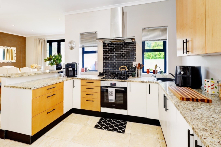 3 Bedroom Property for Sale in Plattekloof Western Cape